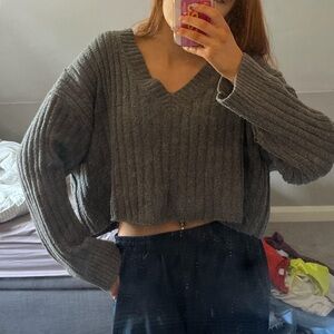 URBAN OUTFITTERS MILITARY GREEN V-NECK OVERSIZED SWEATER